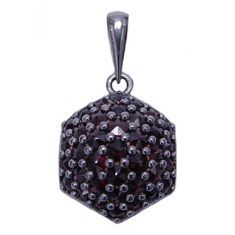 Stříbrný přívěsek s českým granátem, ruthenium – 927