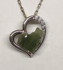 BG přívěs přírodní kámen-Vltavín 155