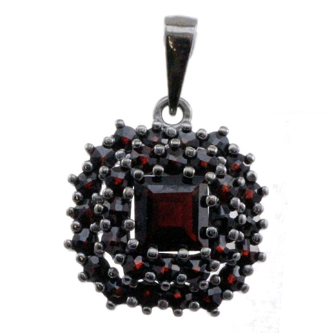 Stříbrný přívěsek s českým granátem, ruthenium – 119
