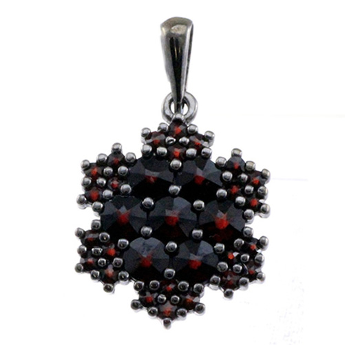 Stříbrný přívěsek s českým granátem, ruthenium – 033