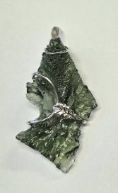 BG přívěs přírodní kámen-Vltavín 097