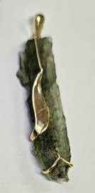 BG přívěs přírodní kámen-Vltavín 084