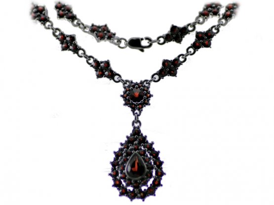 BG náhrdelník s přírodním granátem z Čech  114