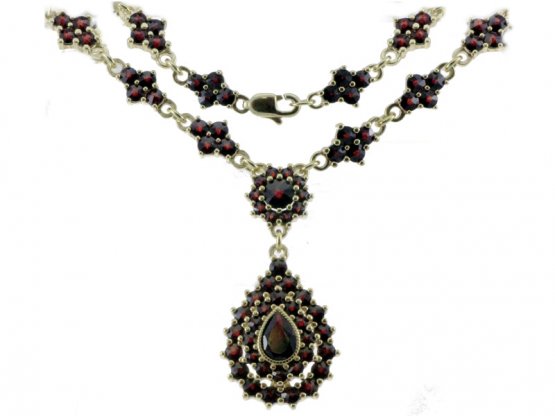BG garnet necklace 114