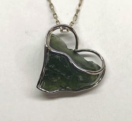 BG zlatý přívěs přírodní kámen-Vltavín 038