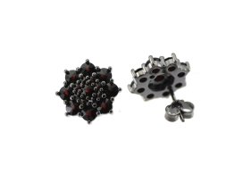 Stříbrné náušnice s přírodním granátem, ruthenium, puzety – 019