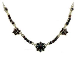 BG náhrdelník osázený kameny:granát  184 Stříbro 925 - pozlacené Granát