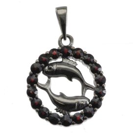 Stříbrný přívěsek s českým granátem, ruthenium – 044 (UG04044C)