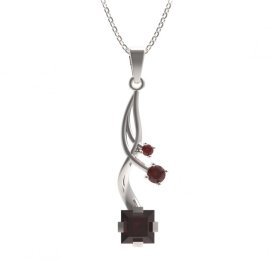 BG přívěs s centrálním čtvercovým kamenem 496-P Stříbro 925 - rhodium Granát