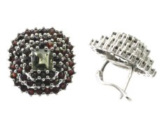 BG náušnice vsazeny kameny:český granát  111 Stříbro 925 - rhodium Vltavín a granát
