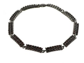 BG náramek vsazený granát hvězdicový brus 041 Stříbro 925 - ruthenium (30-90dní) Granát