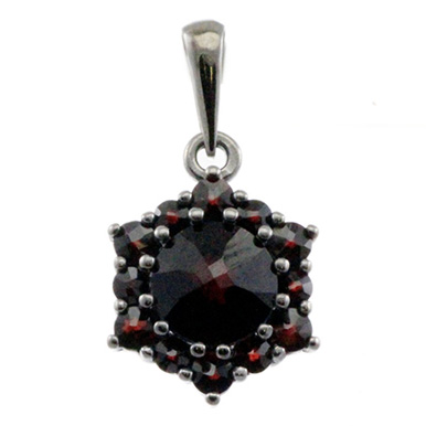 Stříbrný přívěsek s českým granátem, ruthenium – 234