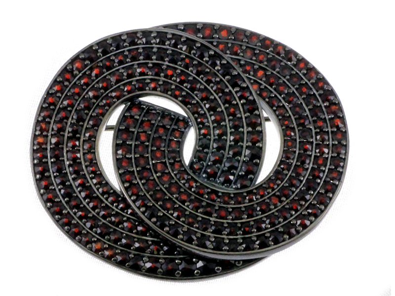 Stříbrná brož s českým granátem, ruthenium – 141