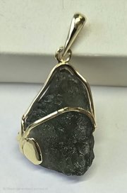 BG přívěs přírodní kámen-Vltavín 077