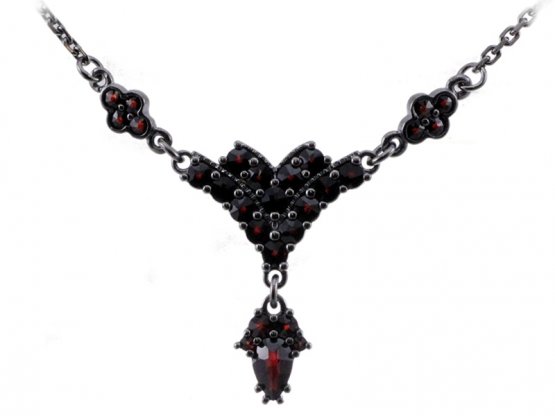 BG garnet necklace 258