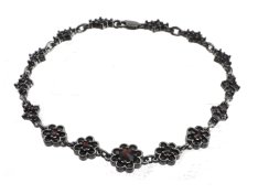 BG náramek vsazený český granát  058 Stříbro 925 - ruthenium (30-90dní) Granát