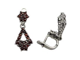 Stříbrné náušnice s přírodním granátem, ruthenium, anglické zapínání – 058 (UG0305857)