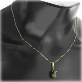 BG přívěs s centrálním oválným kamenem 480-C Stříbro 925 - rhodium Granát