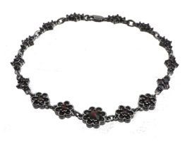 BG náramek vsazený český granát 058 Stříbro 925 - ruthenium (30-90dní) Granát