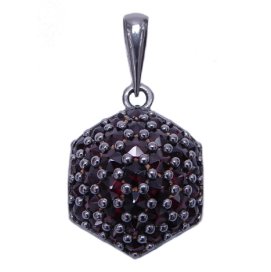 Stříbrný přívěsek s českým granátem, ruthenium – 927