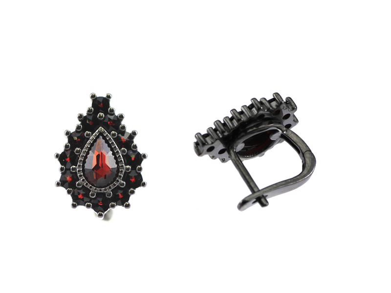 Stříbrné náušnice s přírodním granátem, ruthenium, anglické zapínání – 106