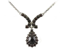 BG náhrdelník vsazeny kameny:český granát  266 Stříbro 925 - rhodium Granát