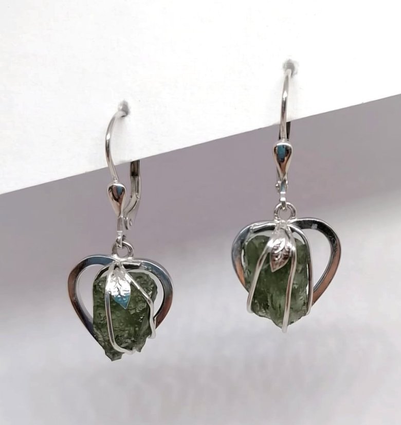 Stříbrné náušnice s vltavínem, rhodiované, klapka – 005