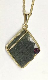 BG přívěs přírodní kámen-Vltavín 057