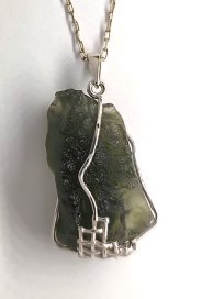 BG přívěs přírodní kámen-Vltavín 106