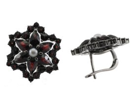 Stříbrné náušnice s českým granátem, ruthenium, anglické zapínání – 432