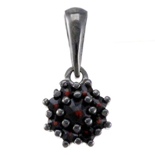 Stříbrný přívěsek s českým granátem, ruthenium – 548