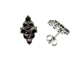 Stříbrné náušnice s přírodním granátem, ruthenium, puzety – 165