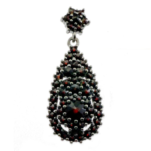 Stříbrný přívěsek s českým granátem, ruthenium – 032 (UG040325)