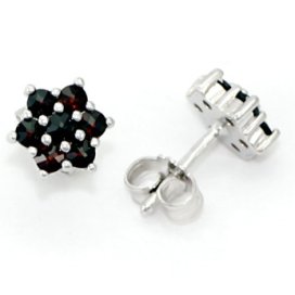 Stříbrné náušnice s českým granátem, rhodiované, puzety – 362