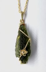 BG přívěs přírodní kámen-Vltavín 075