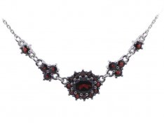 BG garnet necklace 059