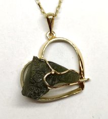 BG zlatý přívěs přírodní kámen-Vltavín 004