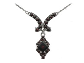 BG náhrdelník vsazeny kameny:český granát  426 Stříbro 925 - rhodium Granát