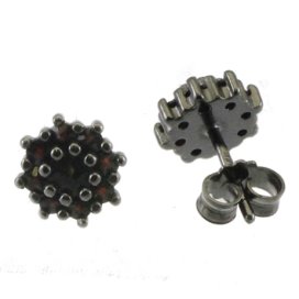 Stříbrné náušnice s českým granátem, ruthenium, puzety – 548