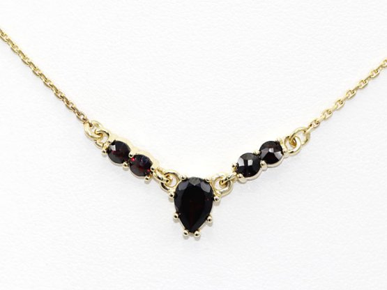 BG garnet necklace 025