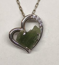 BG přívěs přírodní kámen-Vltavín 155