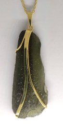 BG přívěs přírodní kámen-Vltavín 111