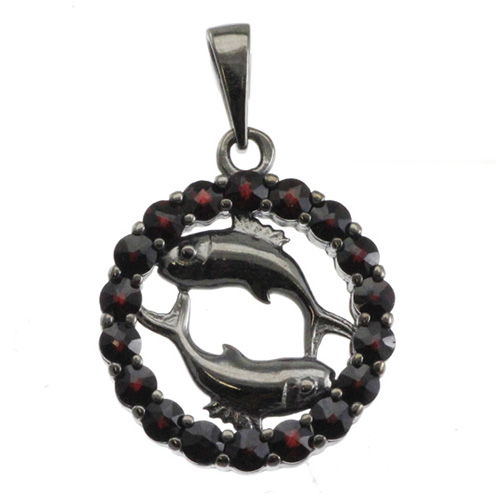 Stříbrný přívěsek s českým granátem, ruthenium – 044 (UG04044C)