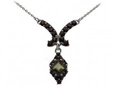 BG garnet necklace 426