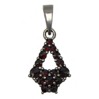 Stříbrný přívěsek s českým granátem, ruthenium – 124