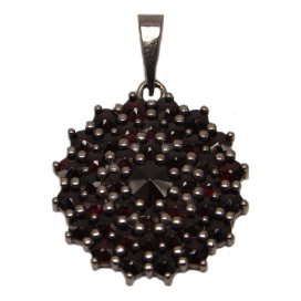 Stříbrný přívěsek s českým granátem, ruthenium – 199