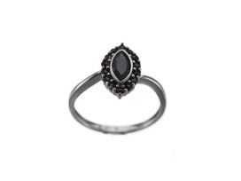 Stříbrný prsten s přírodním granátem, ruthenium – 261
