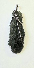 BG přívěs přírodní kámen-Vltavín 094