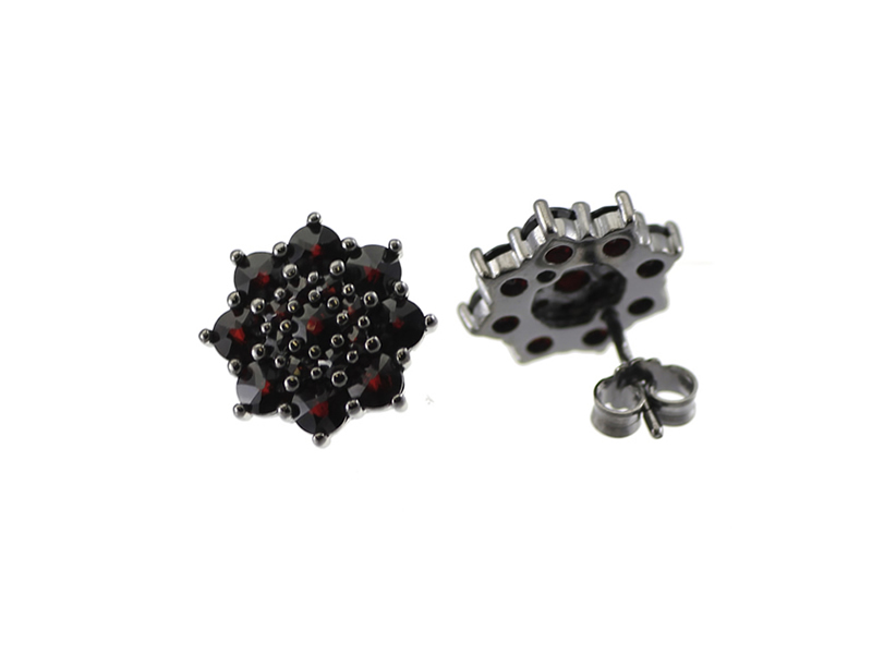 Stříbrné náušnice s přírodním granátem, ruthenium, puzety – 019