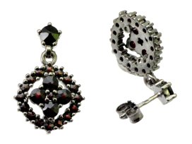 Stříbrné náušnice s přírodním granátem, ruthenium, puzety – 183